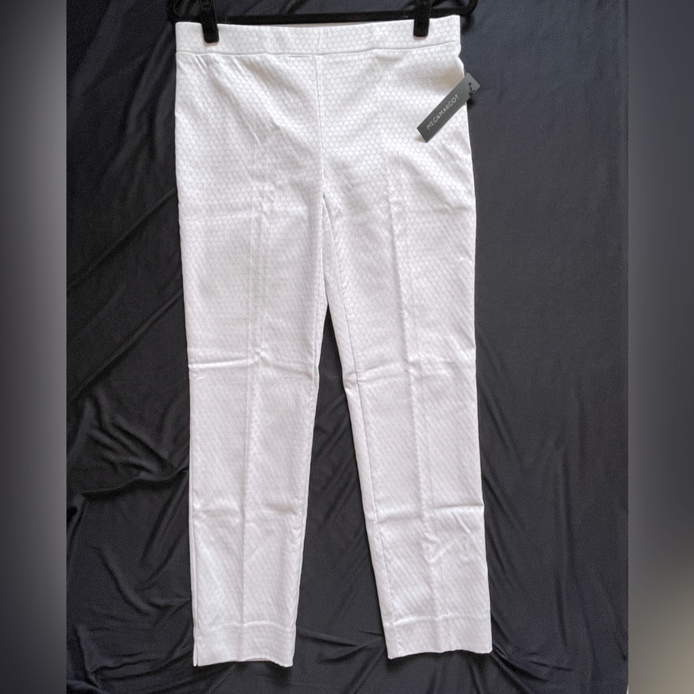 Size Medium -white Meg & Margot cropped ankle pants, NWT